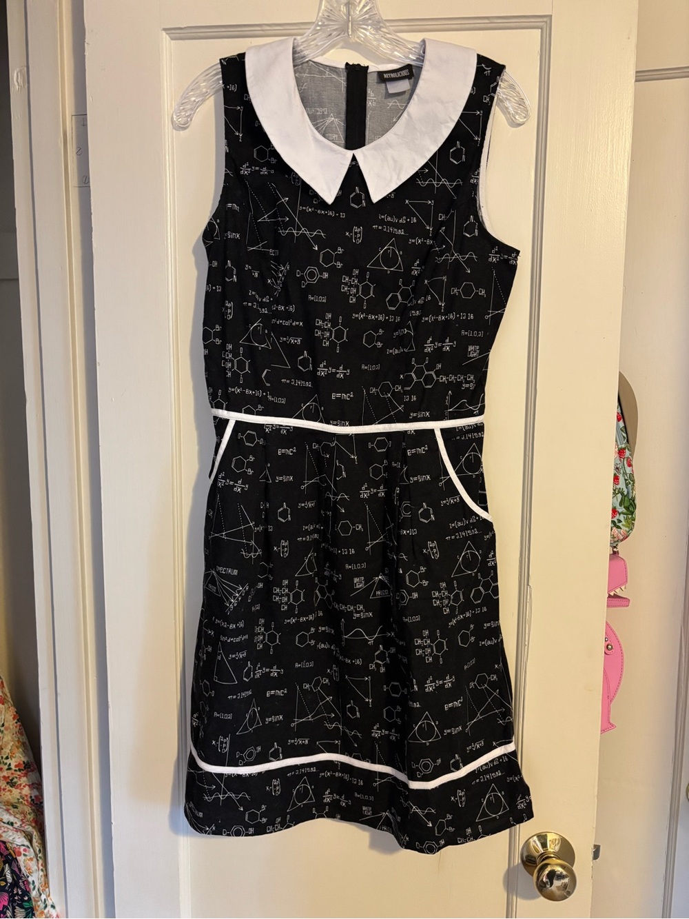 Retro Math Print Dress ➗ - Picture 2 of 3